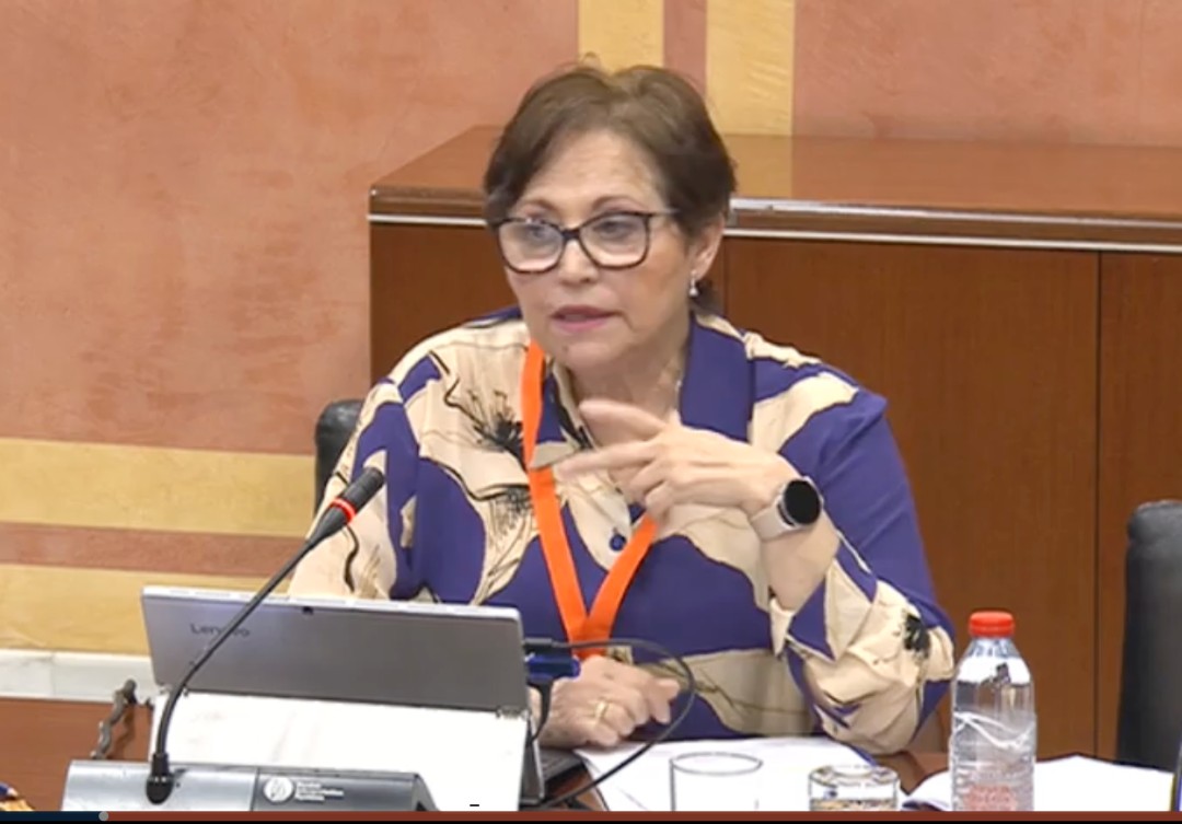 Lola Cano conferencia Parlamento de Andalucía