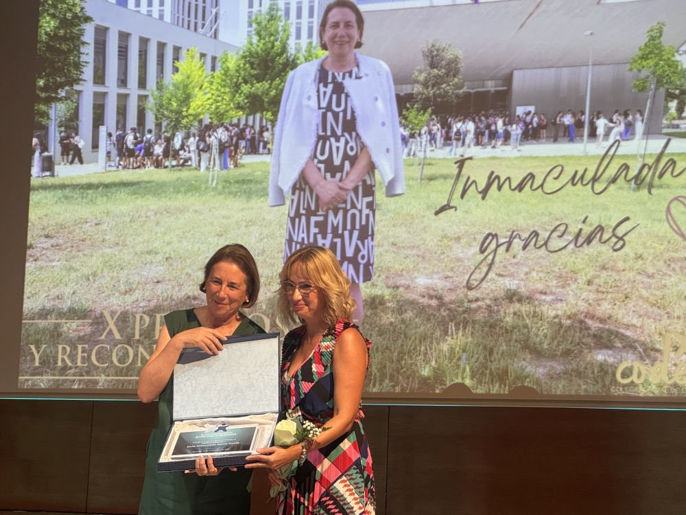 Entrega de placa homenaje Entrega de placa homenaje